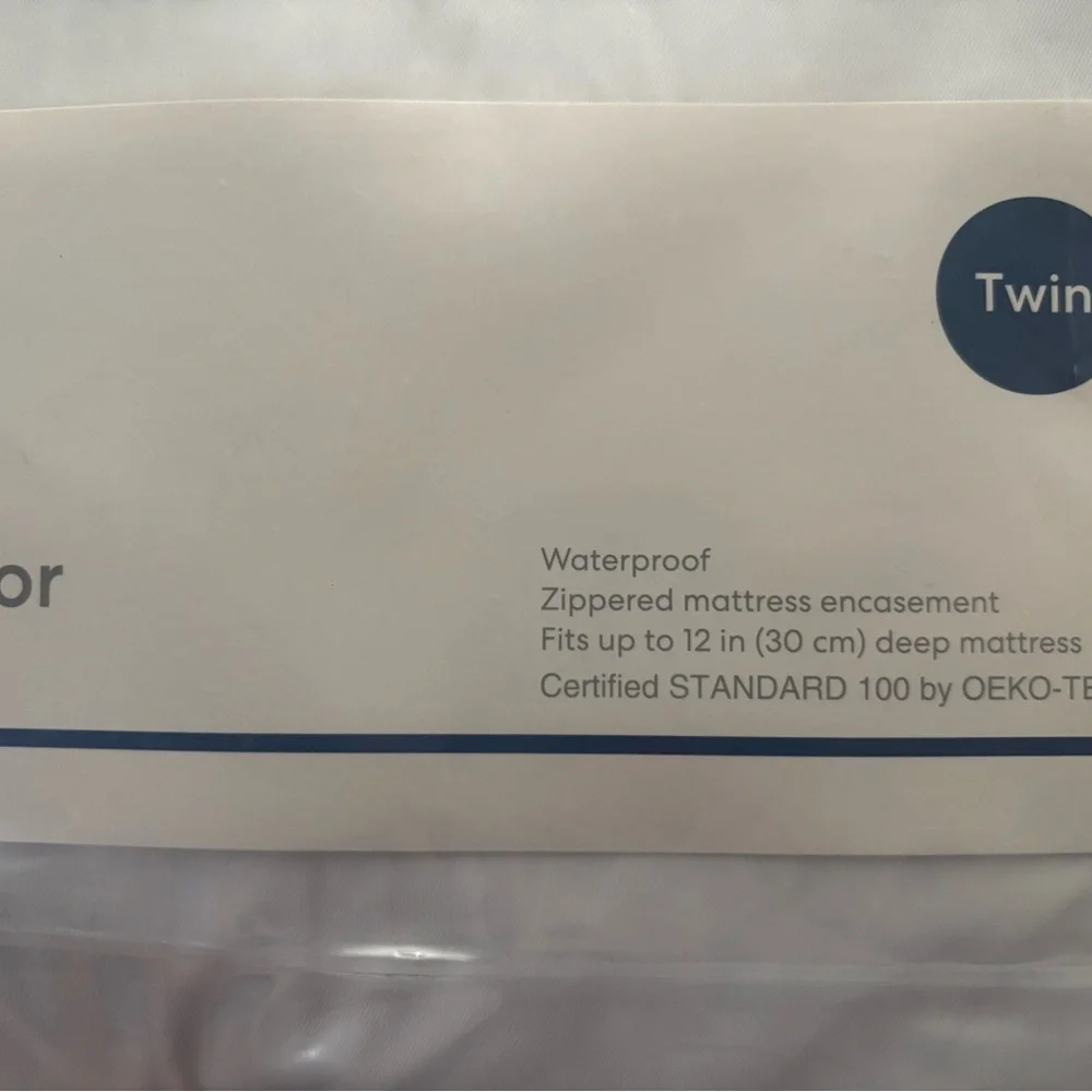 Simply Essential Twin Waterproof Mattress Encasement – NWT
